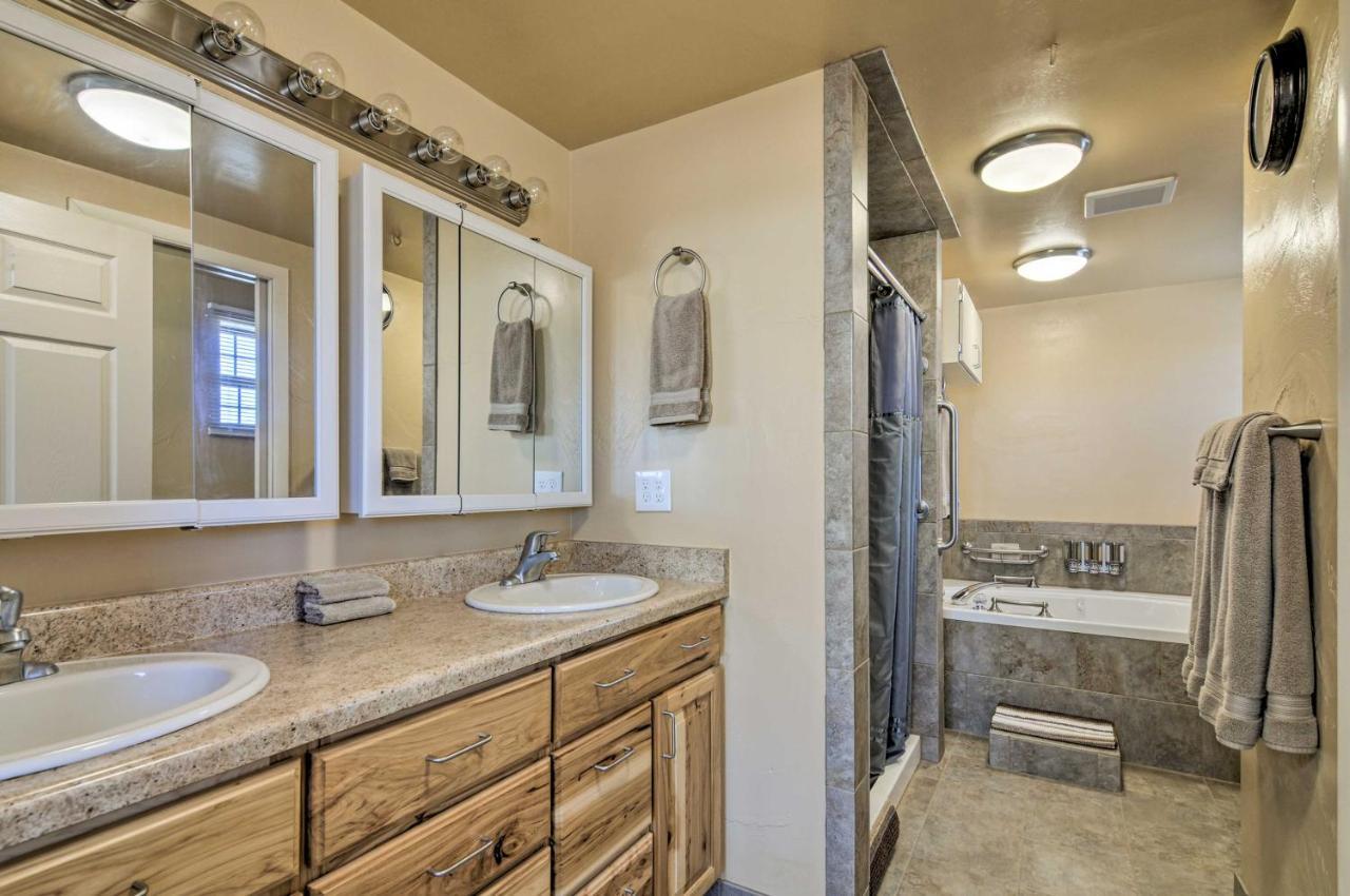 Cozy Home With Canyon Views 2 Mi To Grand Staircase Henrieville Buitenkant foto