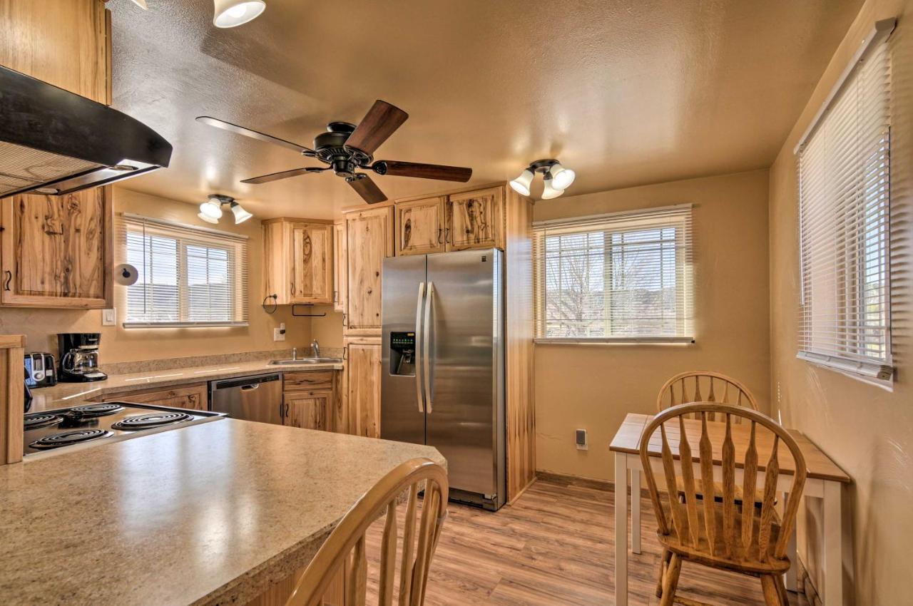 Cozy Home With Canyon Views 2 Mi To Grand Staircase Henrieville Buitenkant foto